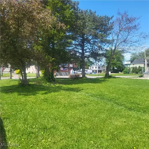 906 Erie Ave, Lorain, OH 44052