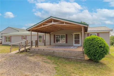 5240 Chalon Rd SW, Carrollton, OH 44615