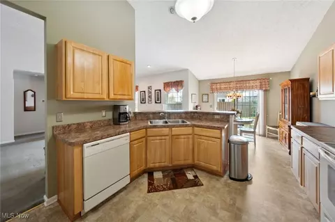 4579 Fields Way, Lorain, OH 44053 photo 12