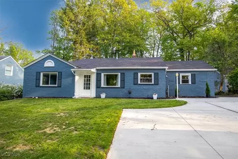 6401 W Ridgewood Dr, Parma, OH 44129