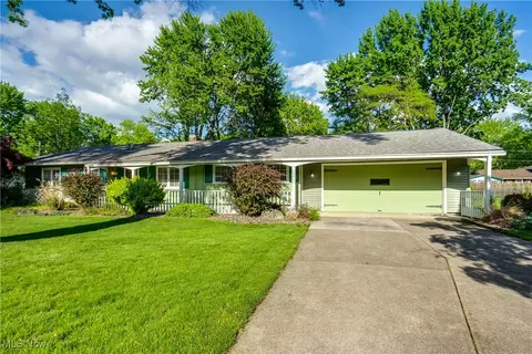 201 Yoder Blvd, Avon Lake, OH 44012
