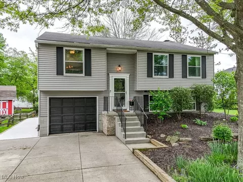 5511 Young Rd, Stow, OH 44224