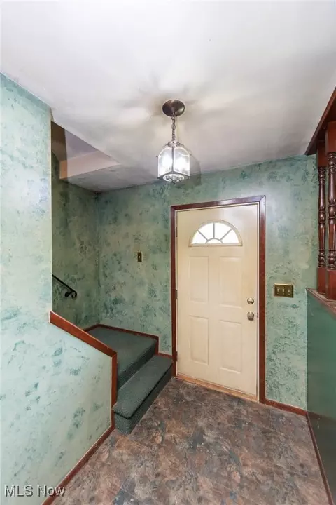 Entry Way - 5609 Walnut St, Mentor On The Lake, OH 44060 photo 1 of 1
