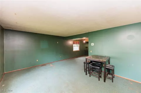 Living - 5609 Walnut St, Mentor On The Lake, OH 44060 photo 2 of 9