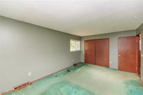 Bedroom - 5609 Walnut St, Mentor On The Lake, OH 44060 photo 4 of 7