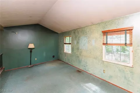 Living - 5609 Walnut St, Mentor On The Lake, OH 44060 photo 9 of 9