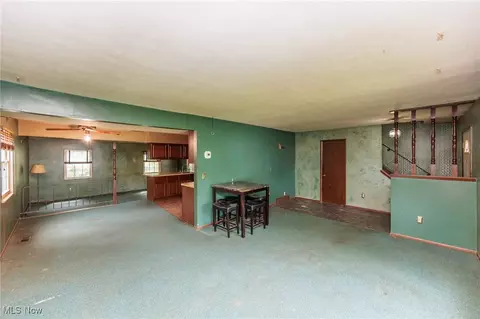 Living - 5609 Walnut St, Mentor On The Lake, OH 44060 photo 4 of 9