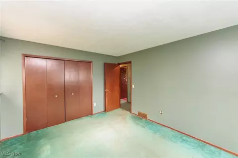 Bedroom - 5609 Walnut St, Mentor On The Lake, OH 44060 photo 5 of 7