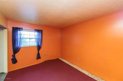 Bedroom - 5609 Walnut St, Mentor On The Lake, OH 44060 photo 1 of 7