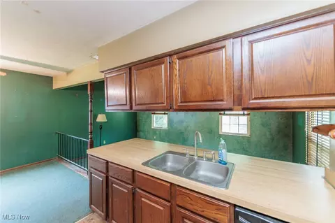 Kitchen - 5609 Walnut St, Mentor On The Lake, OH 44060 photo 4 of 4