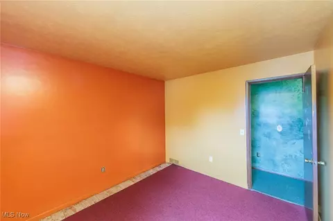 Bedroom - 5609 Walnut St, Mentor On The Lake, OH 44060 photo 2 of 7