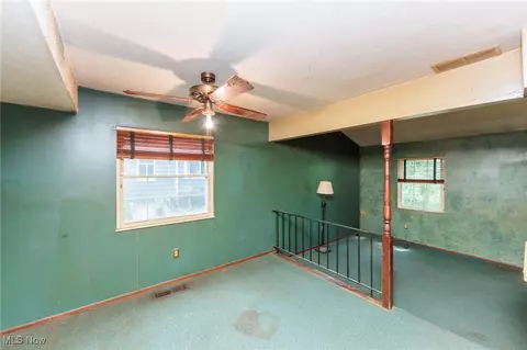 Living - 5609 Walnut St, Mentor On The Lake, OH 44060 photo 6 of 9