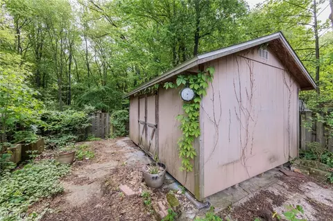Exterior - 5609 Walnut St, Mentor On The Lake, OH 44060 photo 5 of 9