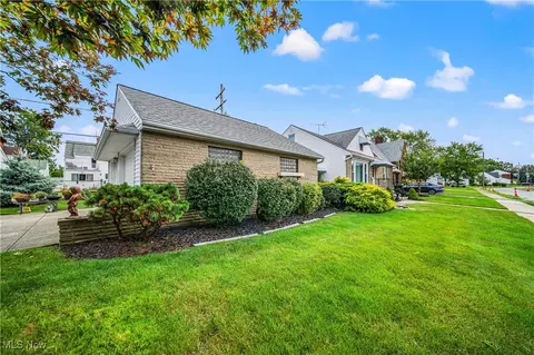 Exterior - 131 E 206th St, Euclid, OH 44123 photo 4 of 9