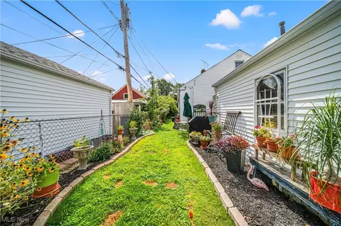 Exterior - 131 E 206th St, Euclid, OH 44123 photo 6 of 9