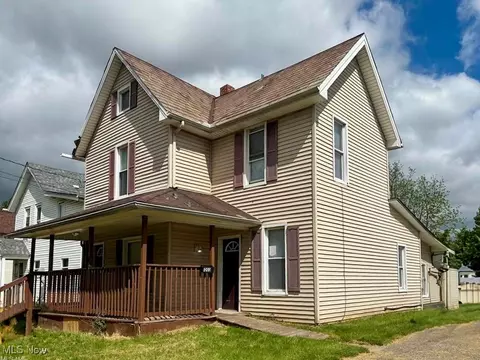 1203 Woodland St NE, Warren, OH 44483