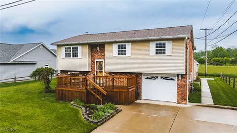 216 Lincoln Dr, Mineral Wells, WV 26150