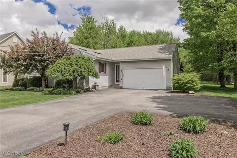 5141 Chillicothe Rd, Chagrin Falls, OH 44022