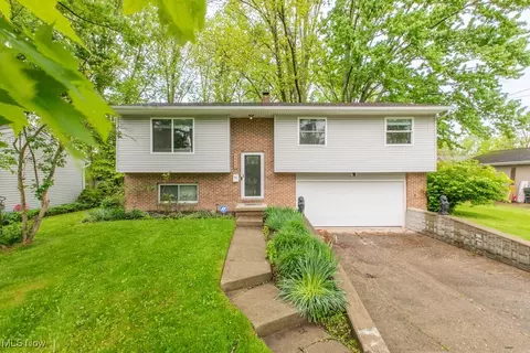 5532 Burns Rd, North Olmsted, OH 44070