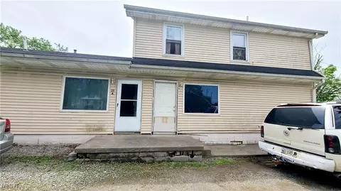 21 S Randolph Ave, Girard, OH 44420