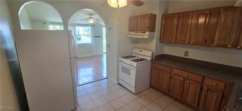 Entry Way - 322 Concord Ave, Elyria, OH 44035 photo 1 of 2