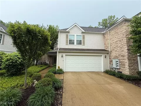 5616 S Greenway Ct #D, Highland Heights, OH 44143