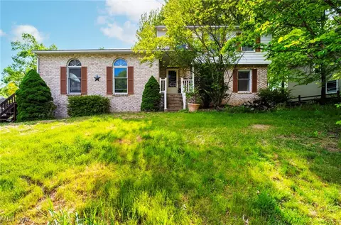 500 Stoneybrook Ln, Canfield, OH 44406