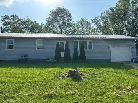 323 Wood St, Davisville, WV 26142