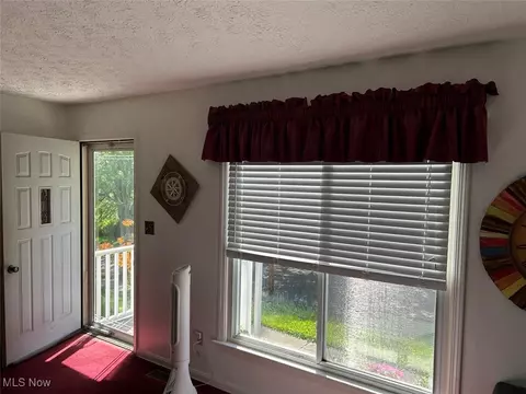Entry Way - 1157 Hilltop Dr, Akron, OH 44310 photo 2 of 3