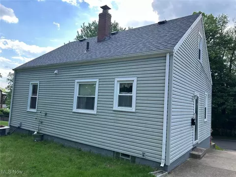 Exterior - 1157 Hilltop Dr, Akron, OH 44310 photo 4 of 5