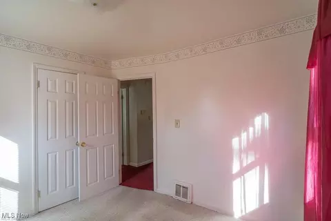 Bedroom - 1157 Hilltop Dr, Akron, OH 44310 photo 4 of 5