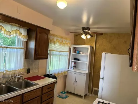 Kitchen - 1157 Hilltop Dr, Akron, OH 44310 photo 1 of 2