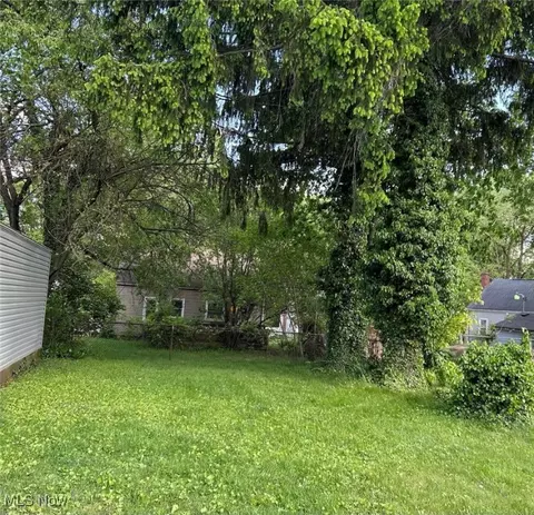Exterior - 1157 Hilltop Dr, Akron, OH 44310 photo 3 of 5