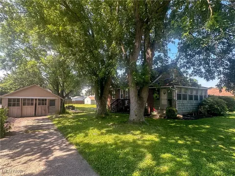39 Wayne St, Niles, OH 44446 photo 2