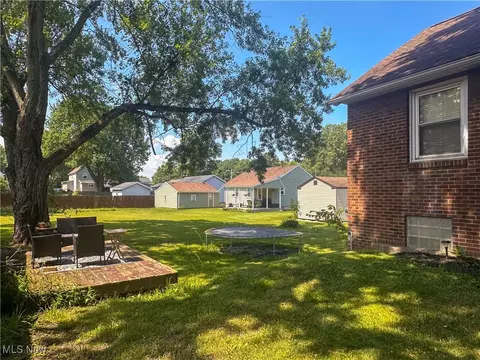 39 Wayne St, Niles, OH 44446 photo 3