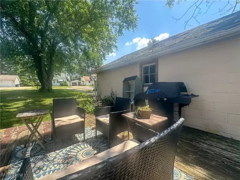 39 Wayne St, Niles, OH 44446 photo 5