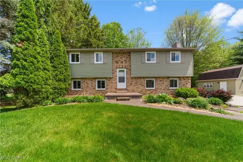 9113 Dean Rd, Vermilion, OH 44089