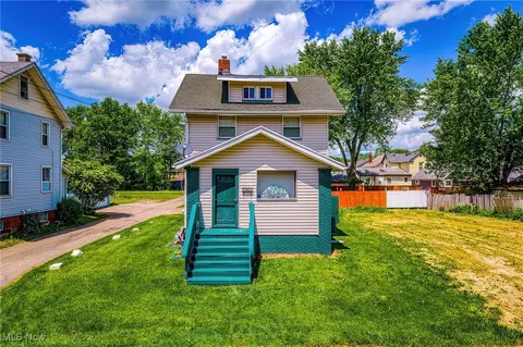 2021 17th St NE, Canton, OH 44705