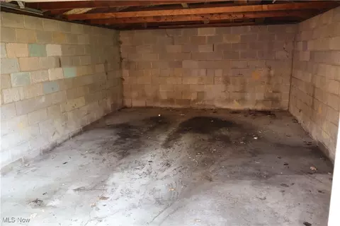 924 Work Dr, Akron, OH 44320 photo 25