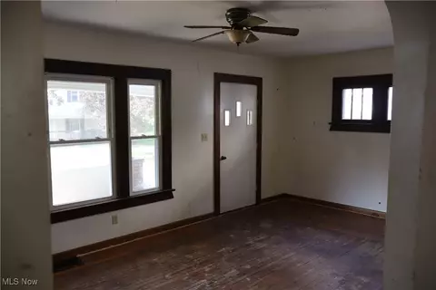924 Work Dr, Akron, OH 44320 photo 3