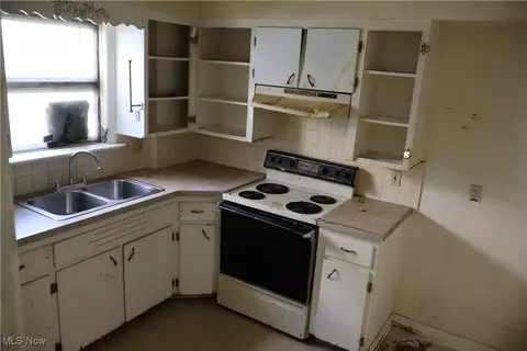 924 Work Dr, Akron, OH 44320 photo 9