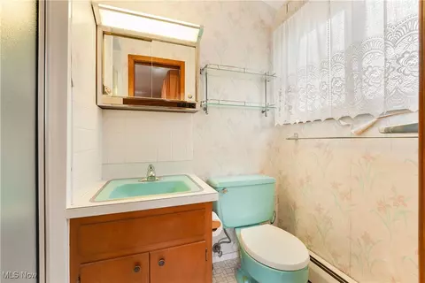 Bath - 2876 Hayes Dr, Willoughby Hills, OH 44094 photo 1 of 3