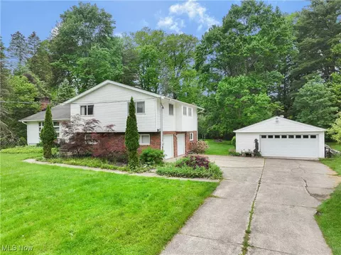 Exterior - 2876 Hayes Dr, Willoughby Hills, OH 44094 photo 2 of 3
