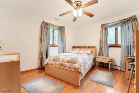 Bedroom - 2876 Hayes Dr, Willoughby Hills, OH 44094 photo 2 of 4