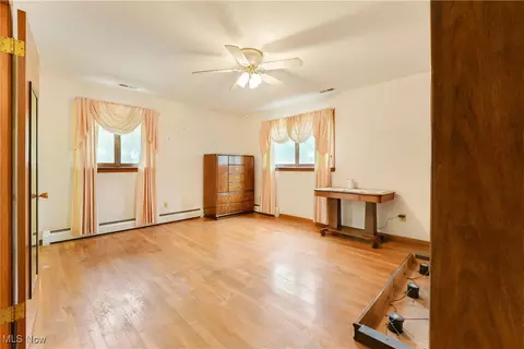 Bedroom - 2876 Hayes Dr, Willoughby Hills, OH 44094 photo 1 of 4