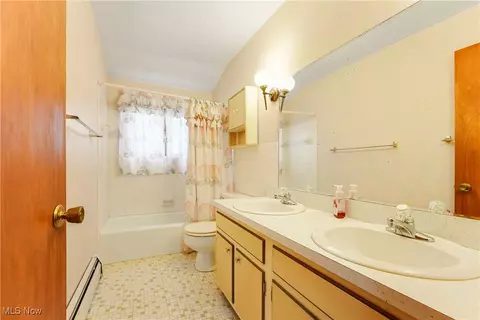 Bath - 2876 Hayes Dr, Willoughby Hills, OH 44094 photo 2 of 3