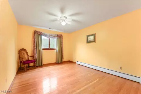 Bedroom - 2876 Hayes Dr, Willoughby Hills, OH 44094 photo 3 of 4