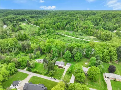View/Area - 2876 Hayes Dr, Willoughby Hills, OH 44094 photo 1 of 4
