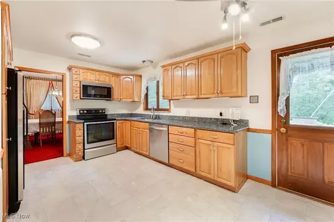 Kitchen - 2876 Hayes Dr, Willoughby Hills, OH 44094 photo 1 of 4