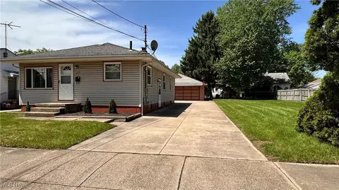 854 Ardella Ave, Akron, OH 44306